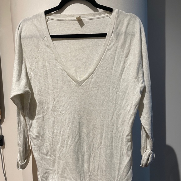 Aritzia TNA v-neck lightweight sweater - Picture 2 of 5